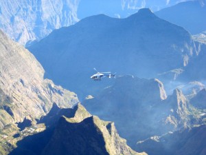Helicóptero sobrevolando el mencionado Cirque.